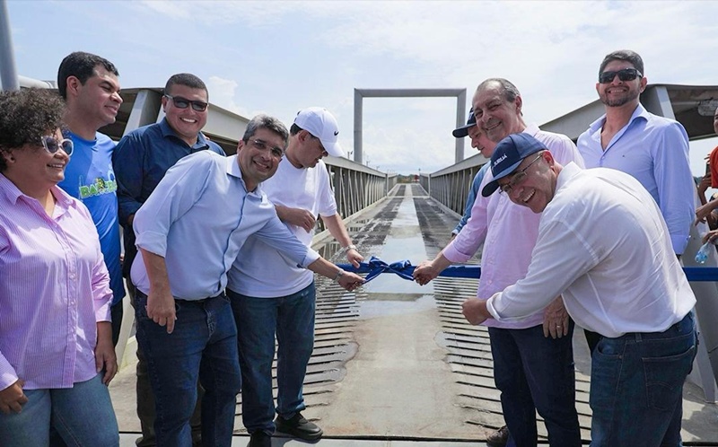 Omar Aziz participa da inauguração do novo porto de Barcelos, no interior do Amazonas