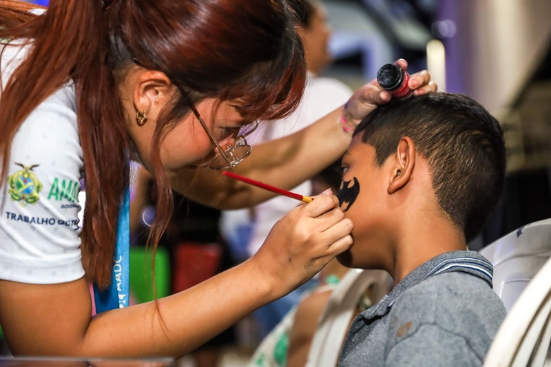 Feira Povos Criativos reúne cinema, exposições e economia criativa no Liceu de Artes de Parintins