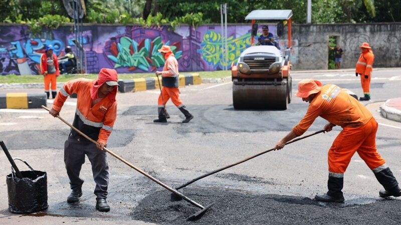 Prefeitura de Manaus intensifica manutenção viária na avenida Lóris Cordovil, no bairro Flores