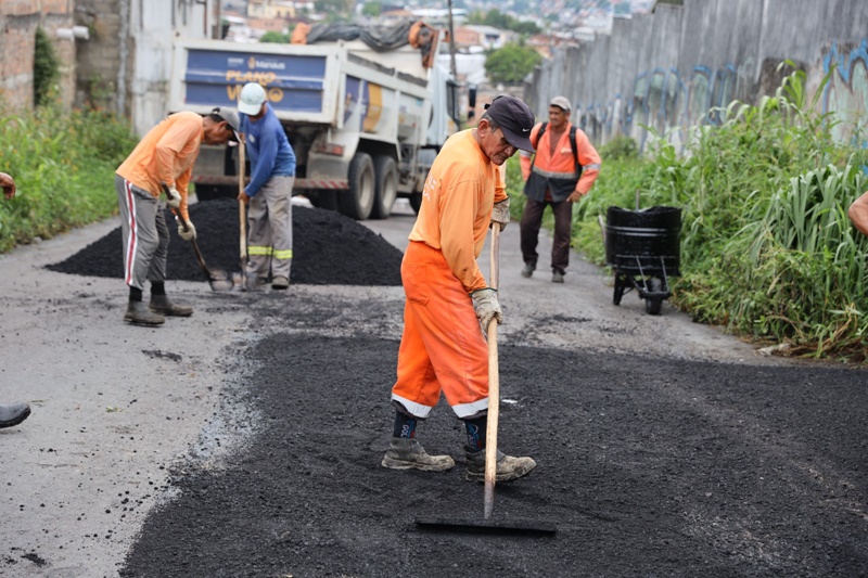 Prefeitura de Manaus realiza manutenção viária no bairro Novo Aleixo
