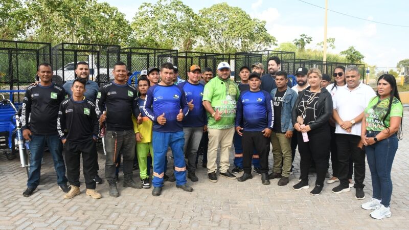 Nicson Marreira entrega novas carroças e valoriza trabalhadores do Meio Ambiente de Tefé