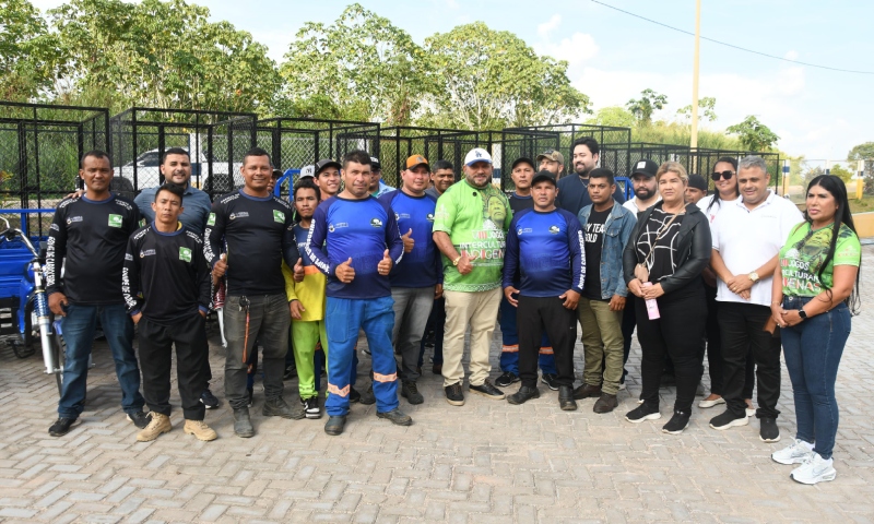 Nicson Marreira entrega novas carroças e valoriza trabalhadores do Meio Ambiente de Tefé