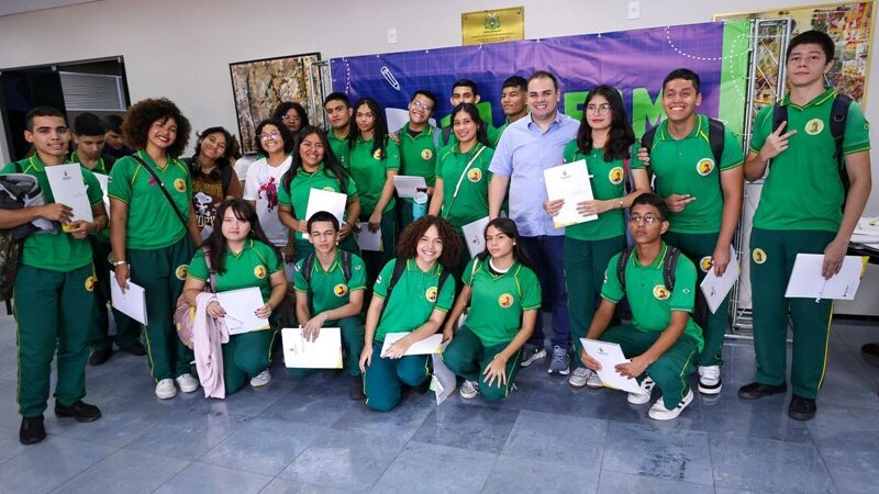 Presidente Roberto Cidade celebra participação de estudantes da rede estadual no programa Aleam Educa