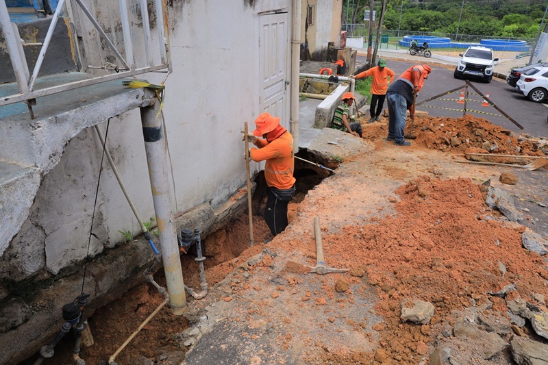 Prefeitura de Manaus trabalha na recuperação de galeria subterrânea no bairro Aparecida