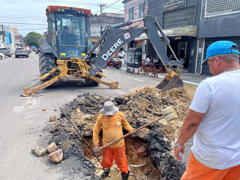 Prefeitura realiza intervenção emergencial na rua Luiz Antony e devolve fluidez do sistema de drenagem