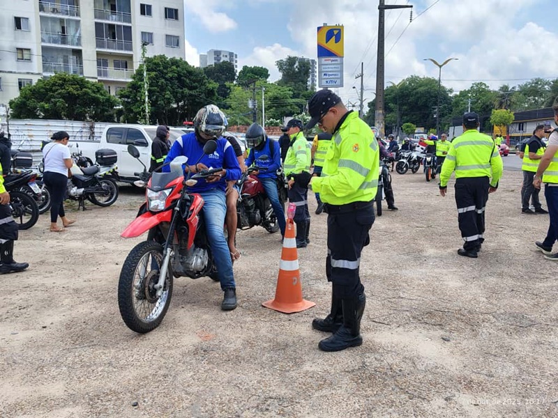 Prefeitura retira 29 motocicletas irregulares nas ruas de Manaus durante operação