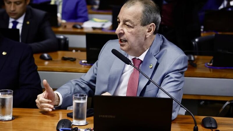 “Justiça Tributária”: Omar Aziz defende a isenção de pagamento do Imposto de Renda para pessoas que recebem até R$ 5 mil