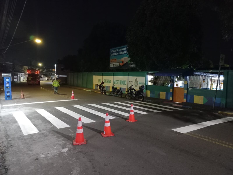 Prefeitura de Manaus reforça sinalização viária em ruas das zonas Norte e Leste