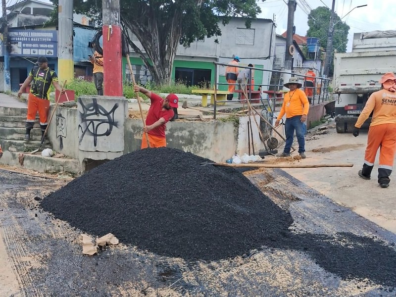 Prefeitura de Manaus intensifica obras de recuperação asfáltica na avenida Torquato Tapajós