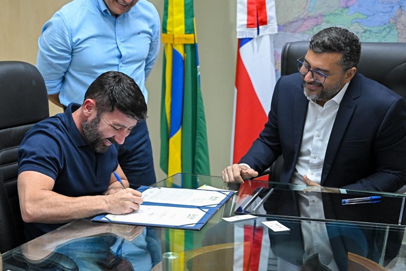 Prefeito Nicson Marreira firma convênio para pavimentar bairros de Tefé