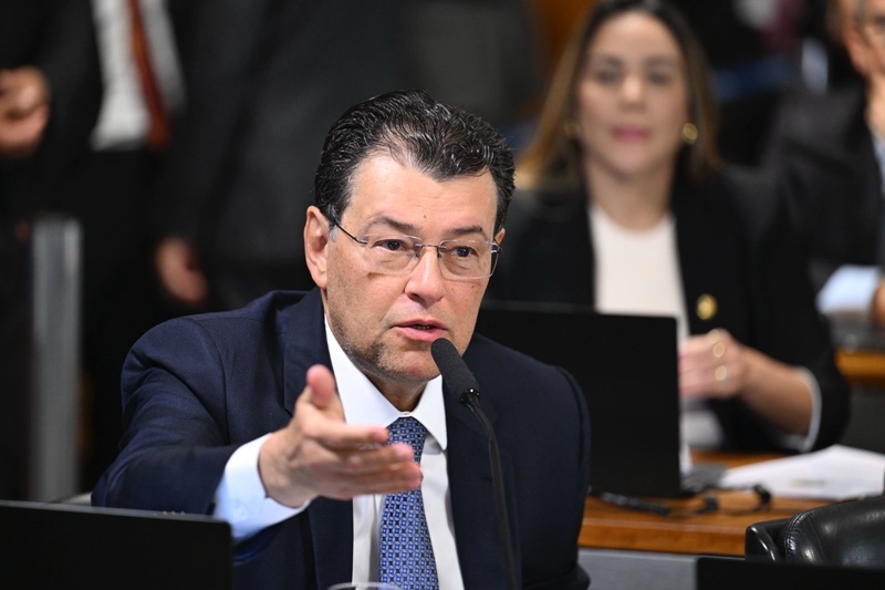 Eduardo Braga defende avaliação contínua para elevar qualidade da formação médica