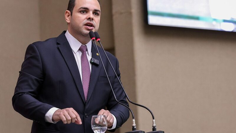 Roberto Cidade reforça lei que protege crianças da exposição digital, diante dos protestos por mudanças em jogo online