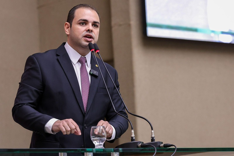 Roberto Cidade reforça lei que protege crianças da exposição digital, diante dos protestos por mudanças em jogo online