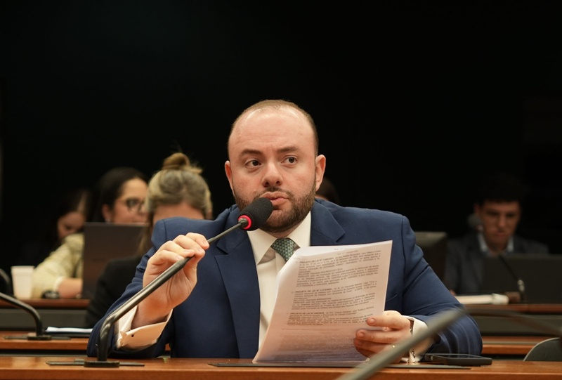 Fausto Jr. vota a favor do Gás do Povo, mas defende ajustes para garantir acesso no Amazonas