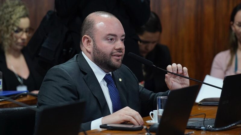 Fausto Jr. assina requerimento de apoio à PEC que reduz IPVA