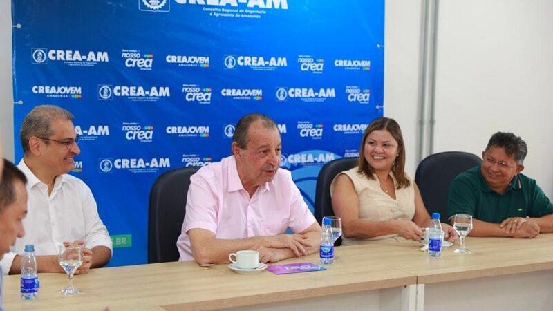 Omar Aziz reúne com lideranças da engenharia e agronomia do Amazonas e recebe homenagem em visita ao Crea-AM