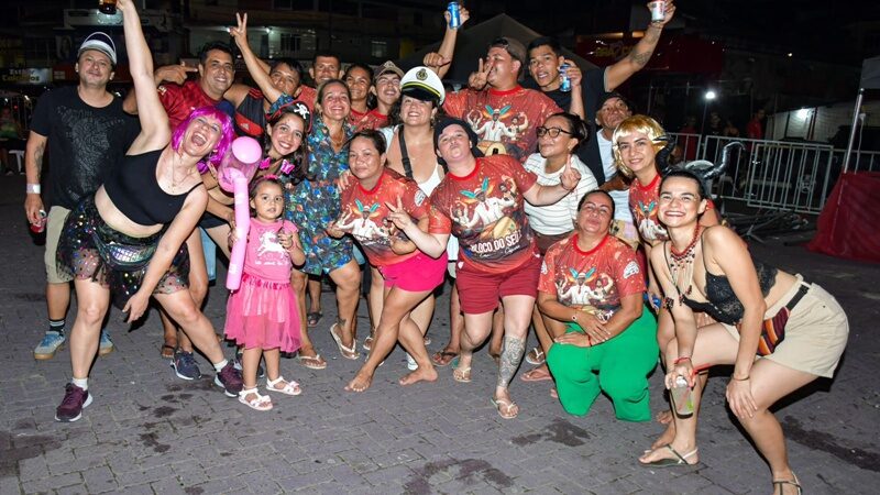 Primeira noite do CarnaTefé é marcada por toada, cultura e muita alegria