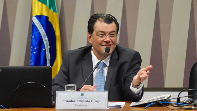 O senador Eduardo Braga afirmou que não é mais possível aceitar distorções e falta de transparência no sistema financeiro brasileiro.
