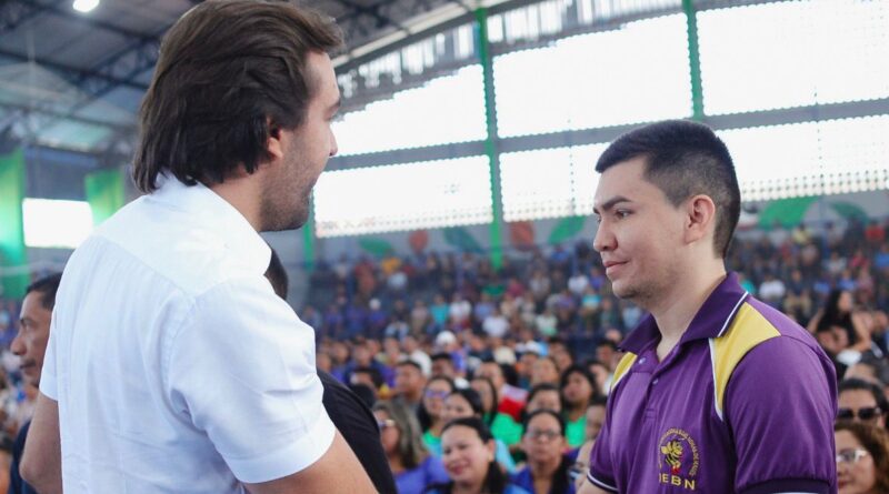 Maués abre ano letivo com presença do deputado Thiago Abrahim e reforço de investimentos na educação